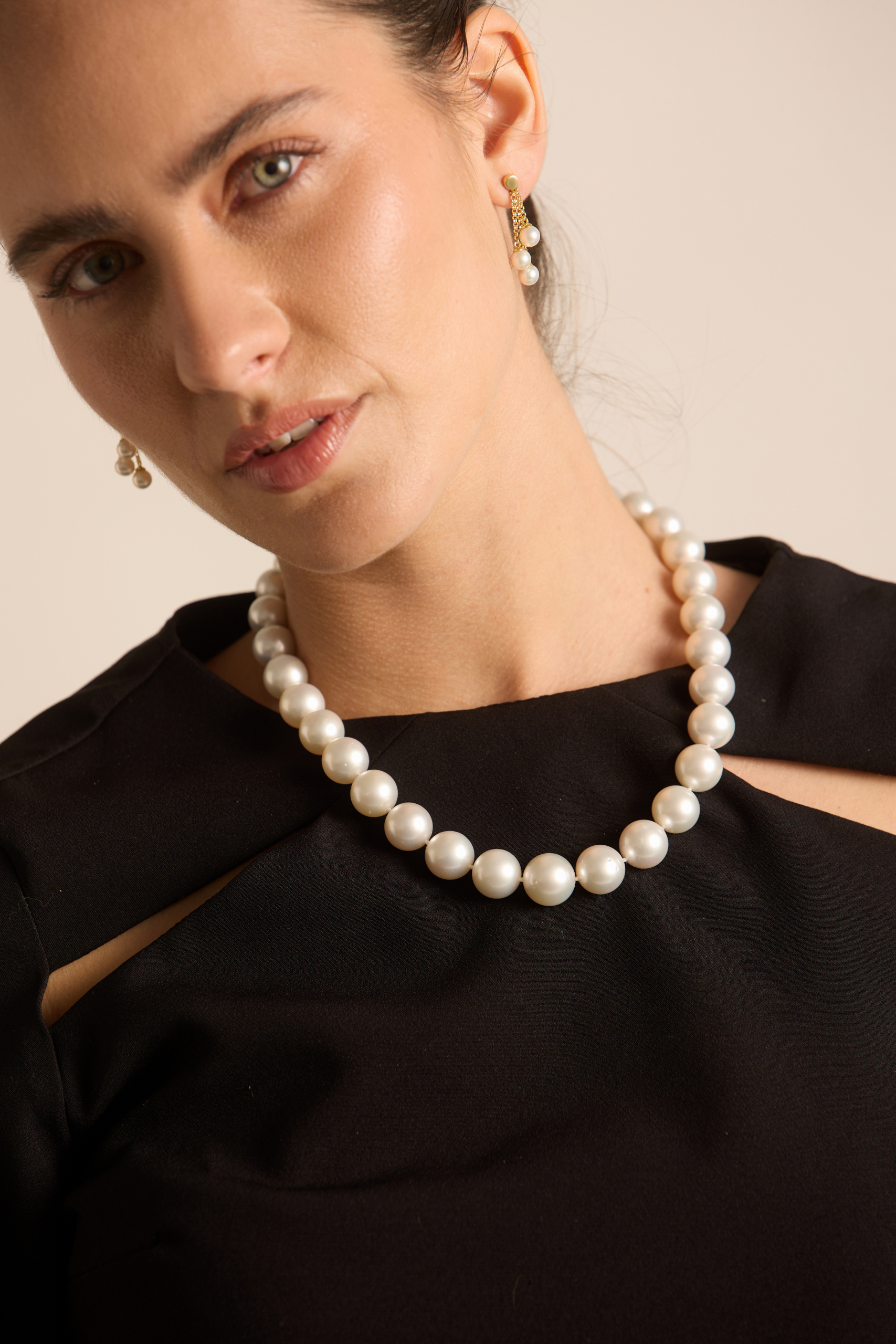 Collar Australiano round 10-12 mm con cierre de oro de 18k - Imagen 2